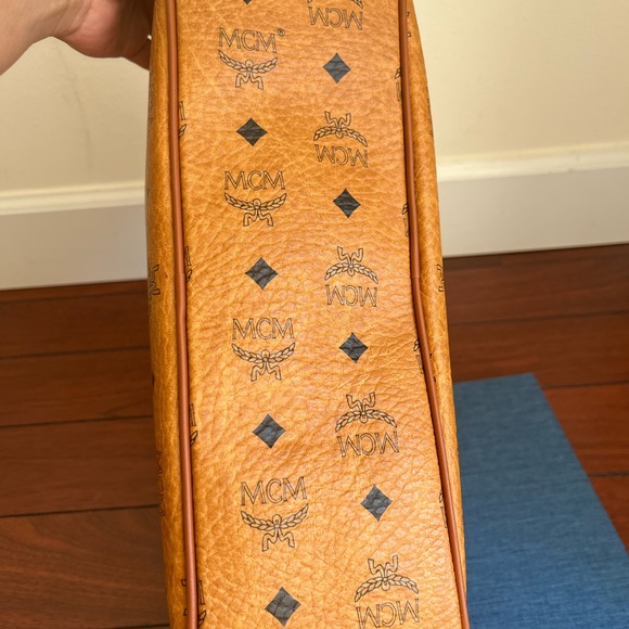 MCM POUCH / CLUTCH (PRICE FIRM❤️) - Picture 5 of 14